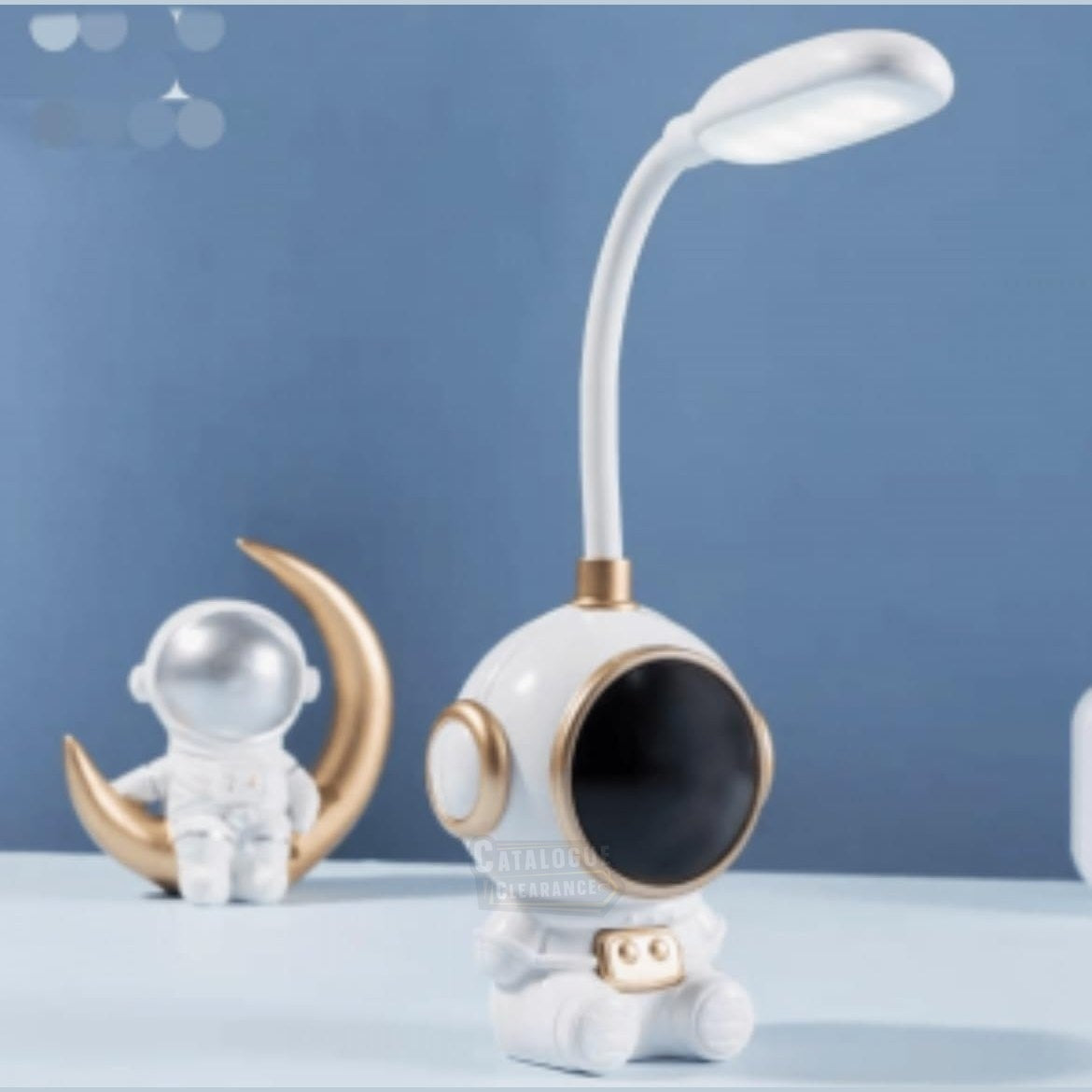 Astronaut-Themed LED Table Lamp – Model CS310 (Fashion Boutique Series)