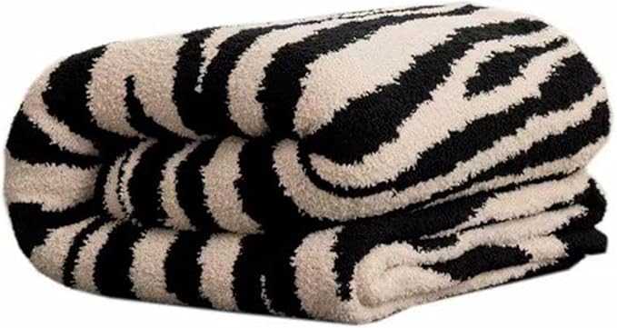 Black & White Zebra Pattern Fleece Blanket – Soft, Cozy & Stylish Throw (150 × 200 cm)