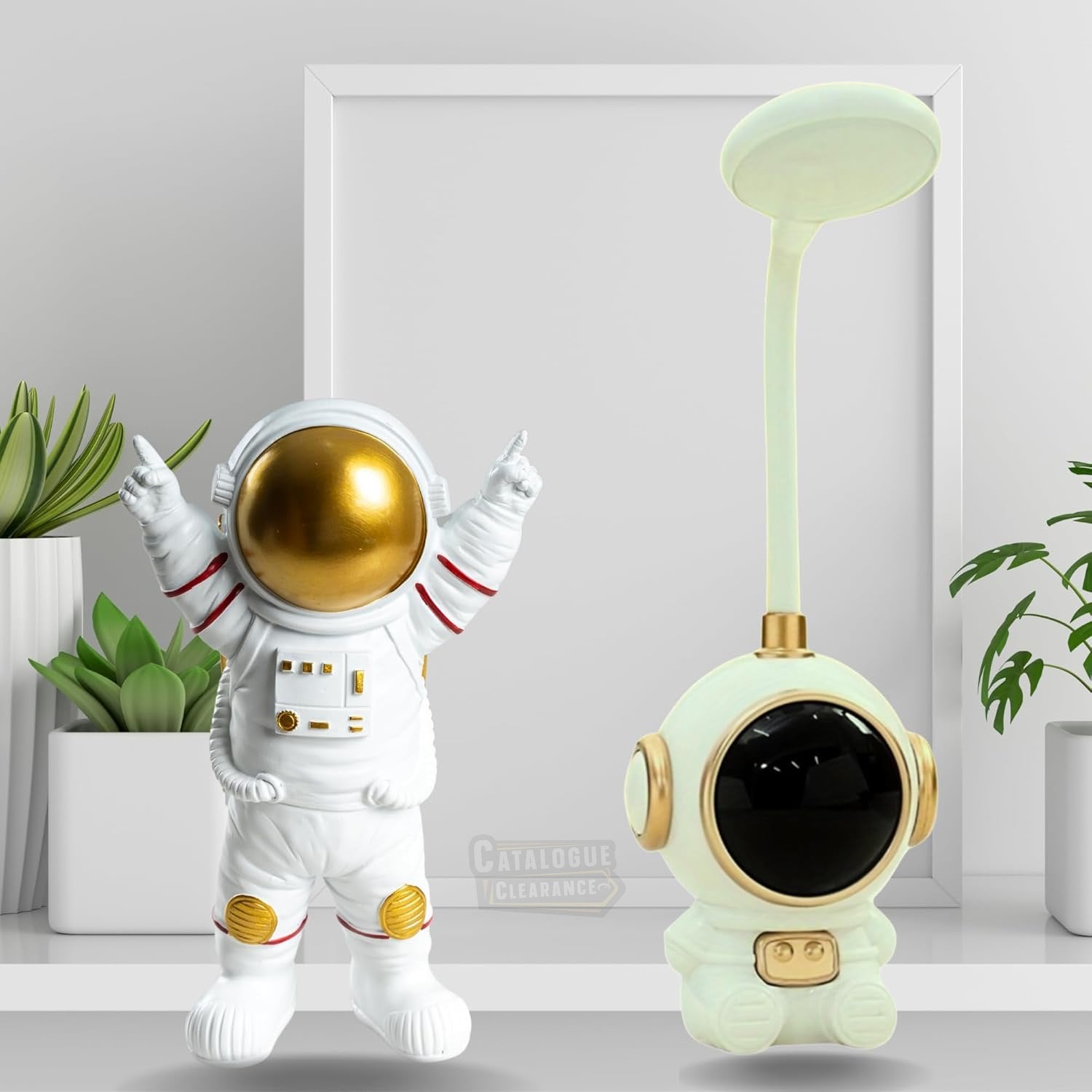 Astronaut-Themed LED Table Lamp – Model CS310 (Fashion Boutique Series)
