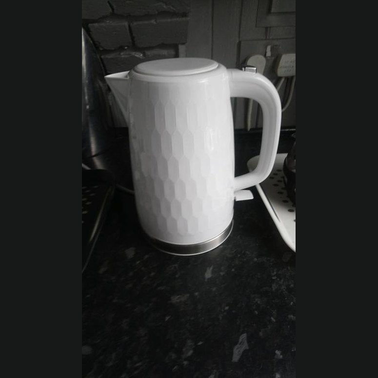 Ouefor Electric Kettle – 1.8L Capacity