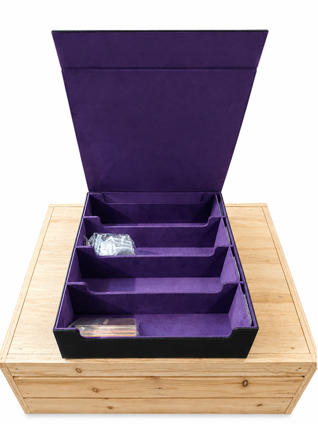 FILE FOLDER WITH MAGNETIC CLOSURE