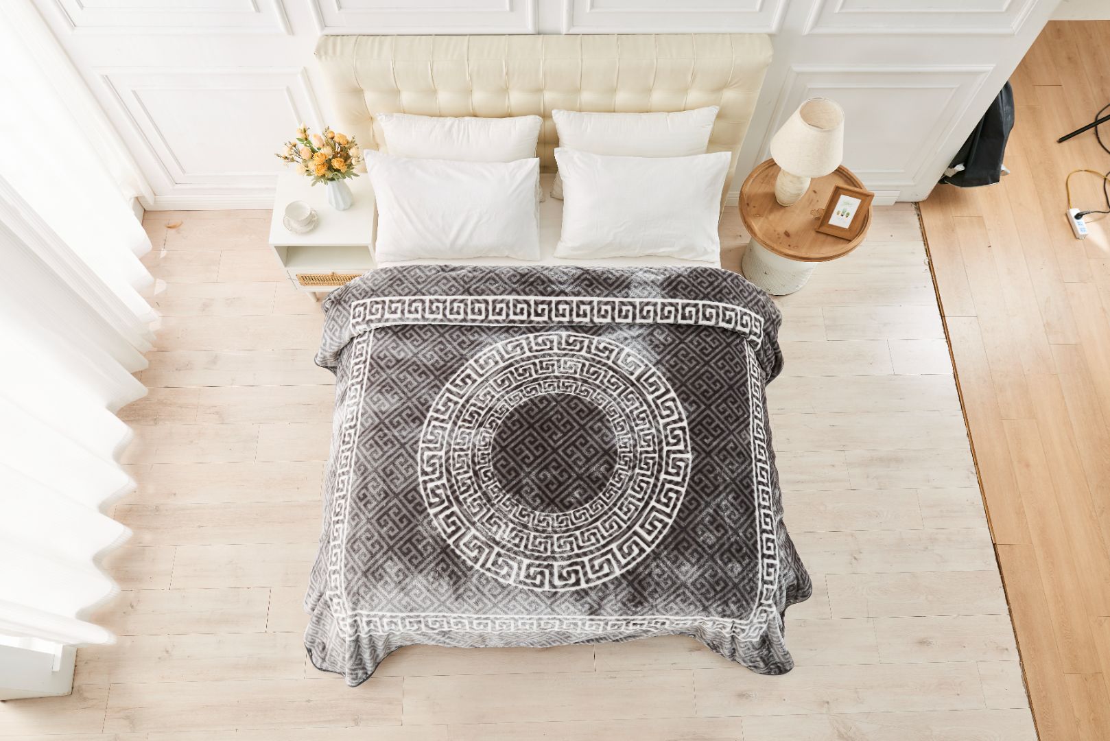 Reverie Maison Luxury Fleece Throw Blanket – Greek Key Design, 200 x 240 cm