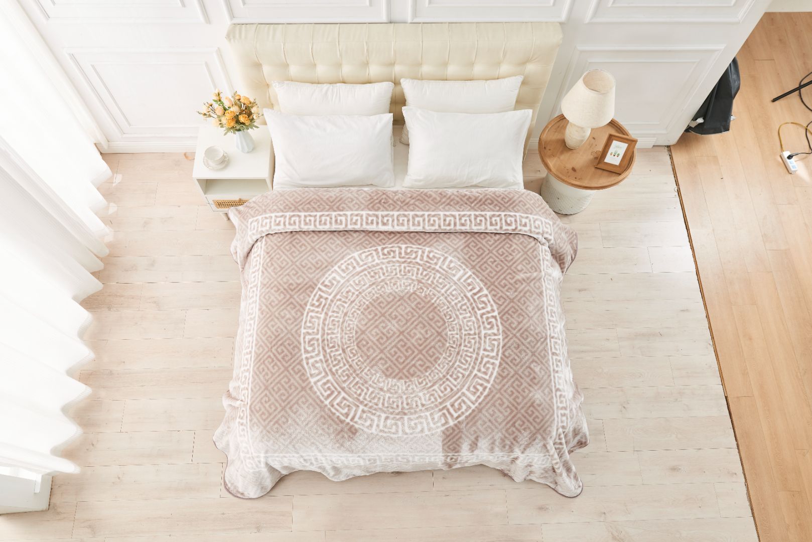 Reverie Maison Luxury Fleece Throw Blanket – Greek Key Design, 200 x 240 cm