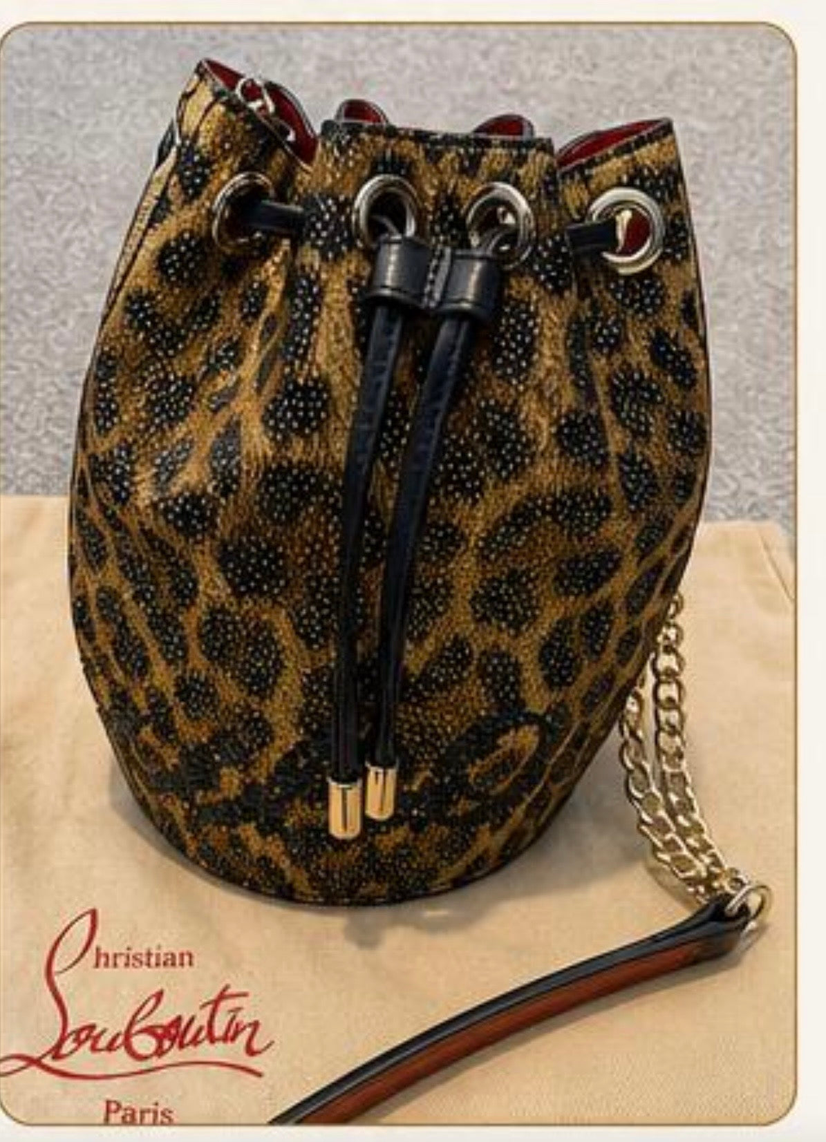LEOPARD "Bucket Bag - PRELOVED A statement bag that combines Christian Louboutin's signature style with everyday versatility.