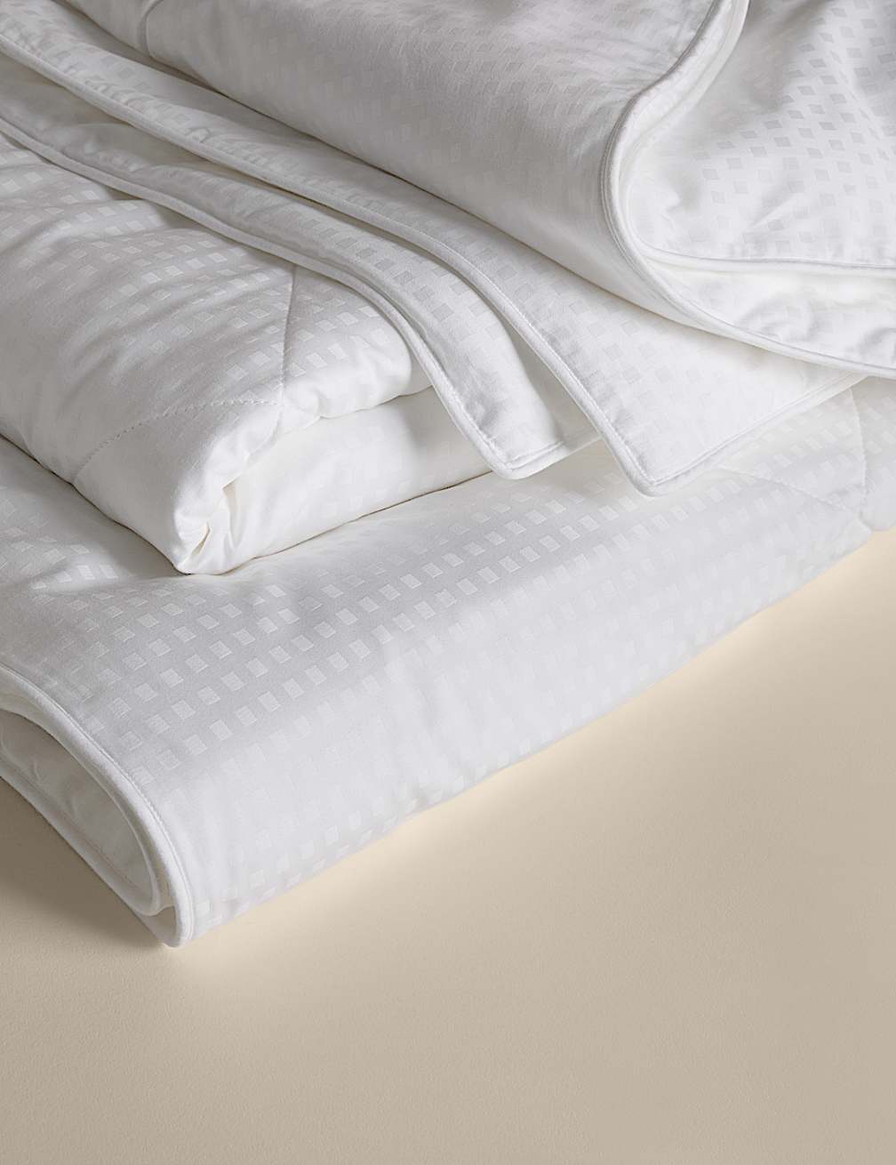 Double - High Street Mulberry Silk Duvet (6–7 Tog) – Breathable, Temperature-Regulating Luxury Quilt