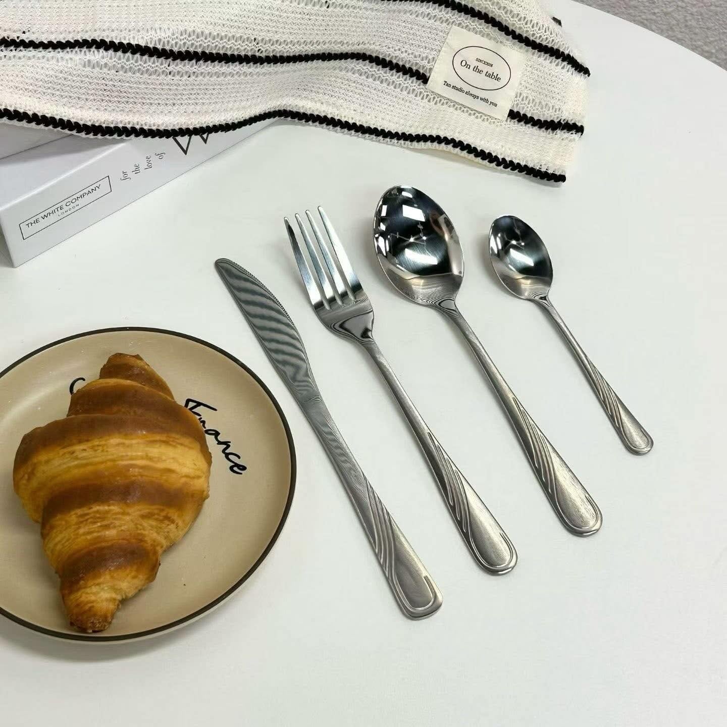 24 Piece Cutlery Set – Stainless Steel Dining Set with Knives, Forks, Table Spoons & Tea Spoons