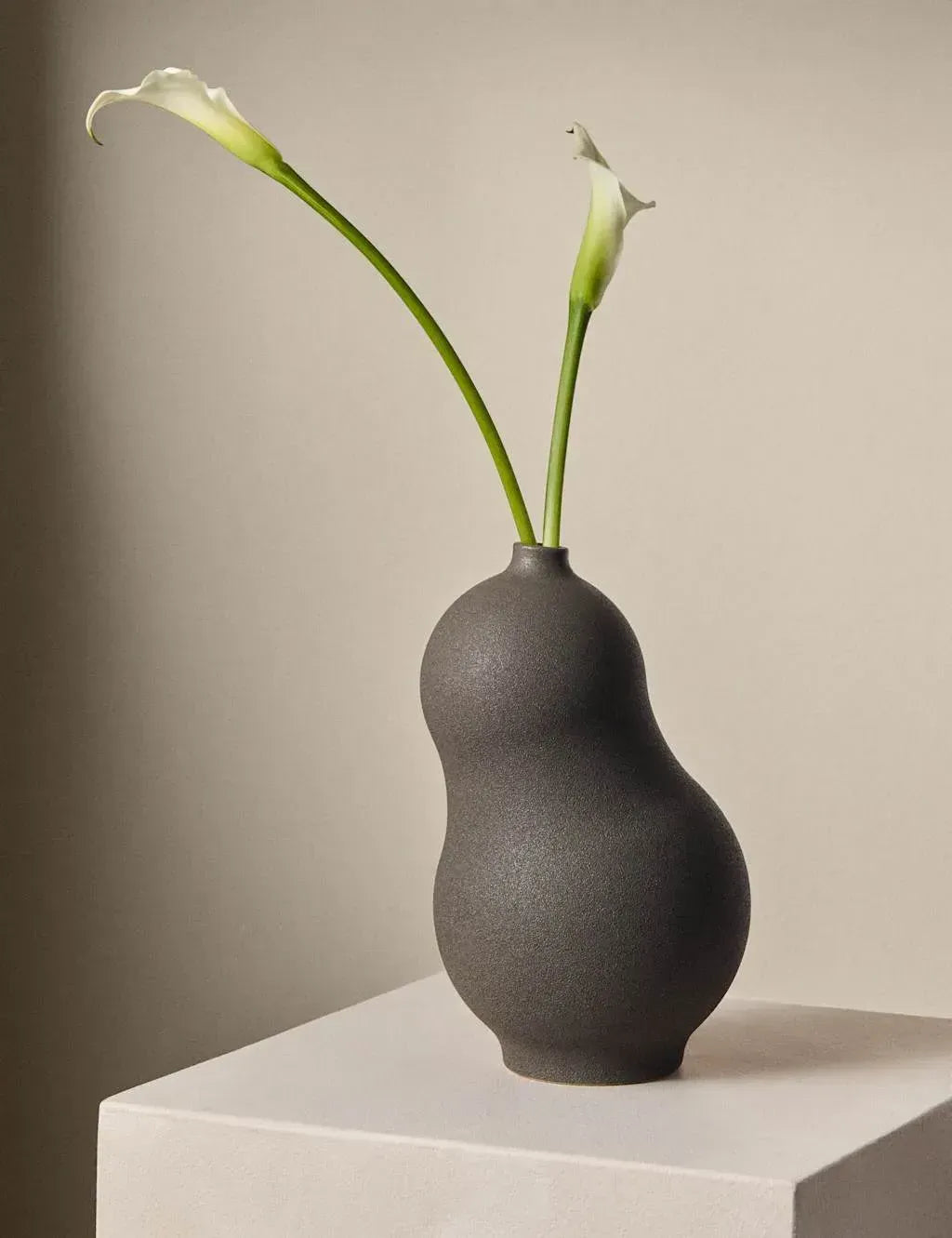 High Street Tall Organic Ceramic Vase – Charcoal Textured Decorative Vase