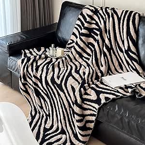 Black & White Zebra Pattern Fleece Blanket – Soft, Cozy & Stylish Throw (150 × 200 cm)