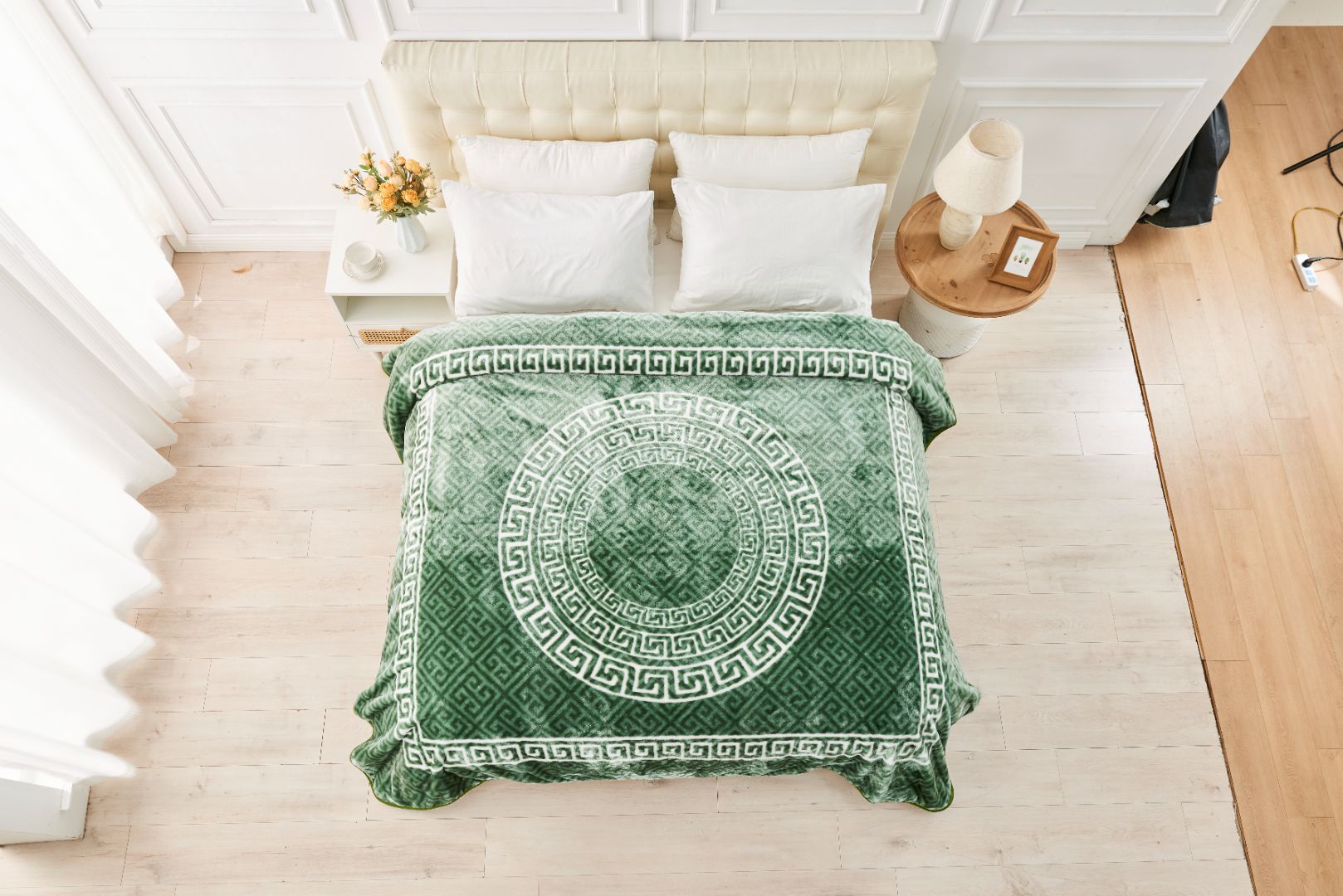 Reverie Maison Luxury Fleece Throw Blanket – Greek Key Design, 200 x 240 cm