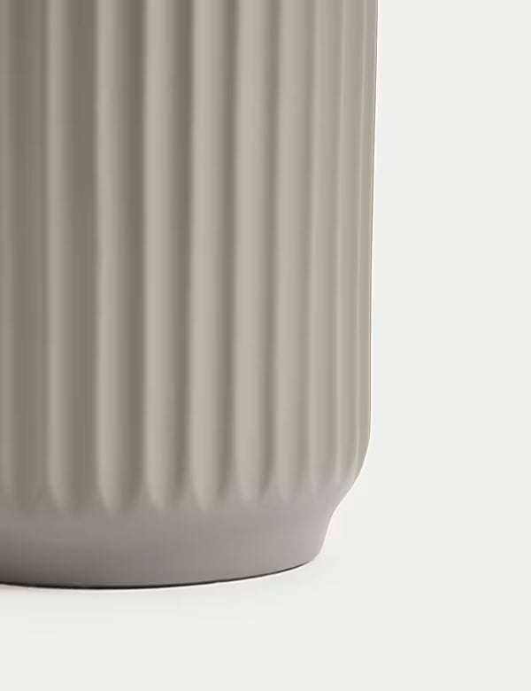 High Street Modern Ribbed Bathroom Accessory Set – Minimalist Ceramic Collection