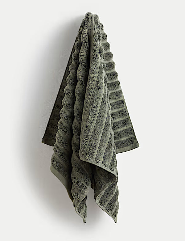 High Street Pure Cotton Super Plush Ribbed Bath Towel – Soft & Absorbent 700GSM Towel 68 x 130cm
