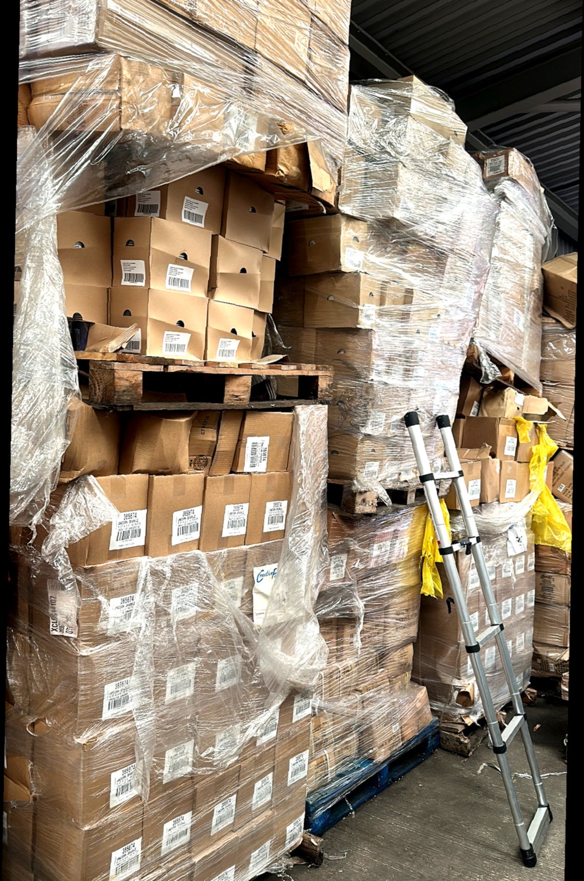Wholesale Party Supplies Job Lot £100 per pallet – Decorations, Bunting, Plates, Napkins, & Party Glass– Clearance Pallet
